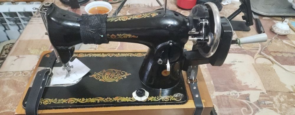 Продам швейную машинку