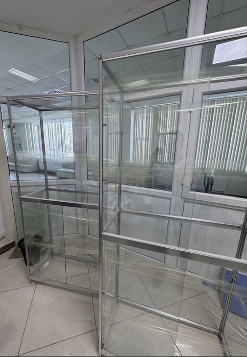 Стеклянная ветрина
