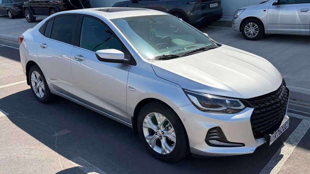 Chevrolet onix premier+