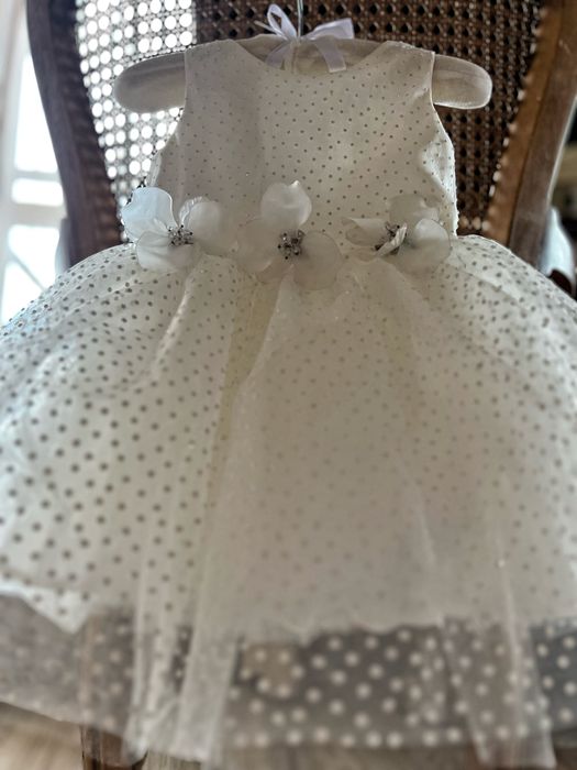 Petite Fleur бяла рокля, посипана с брокат
