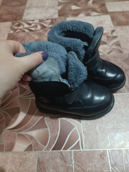 Продам детскую обувь