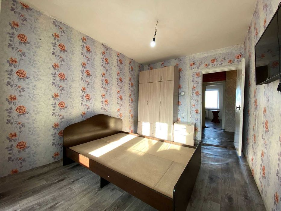 Продам 2-х ком. - на 8 мкр!