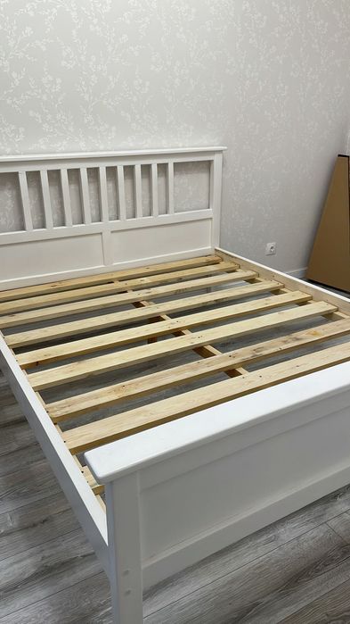 Продам кровать дерево.