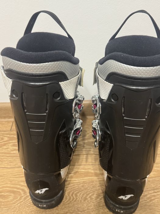 Clapari dama Nordica