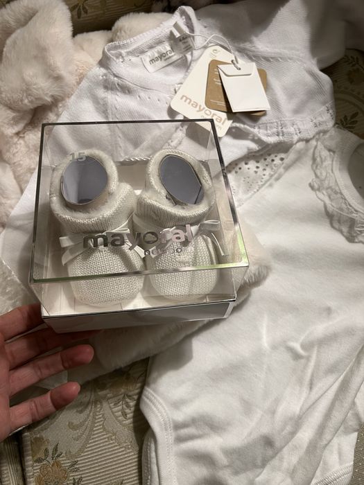 Blanita superba pentru bebe marca H&M mar 68 p