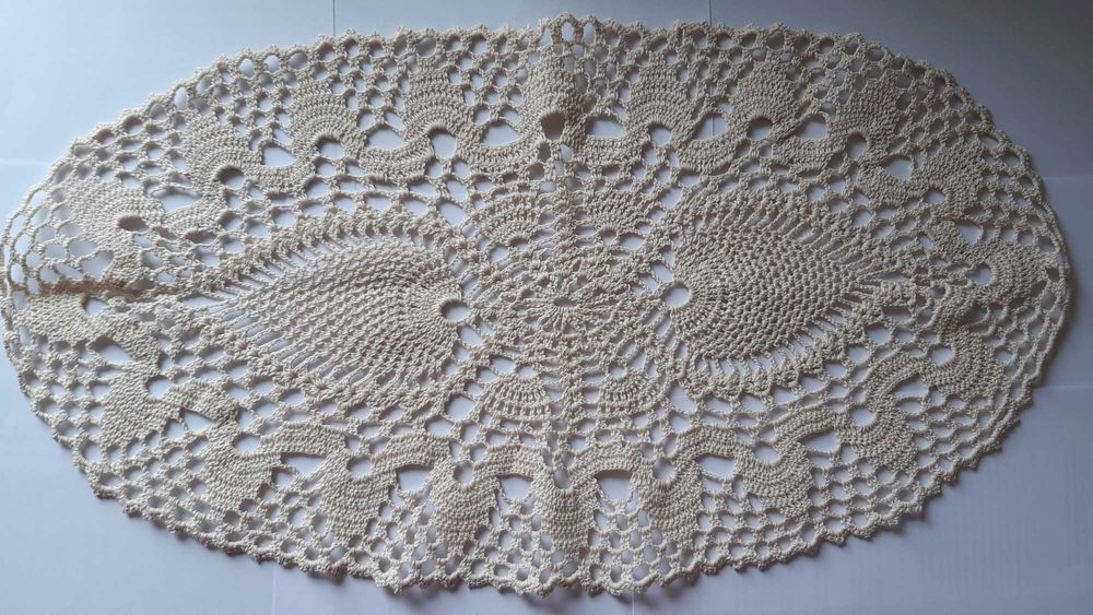 Бежови покривки, плетени на една кука