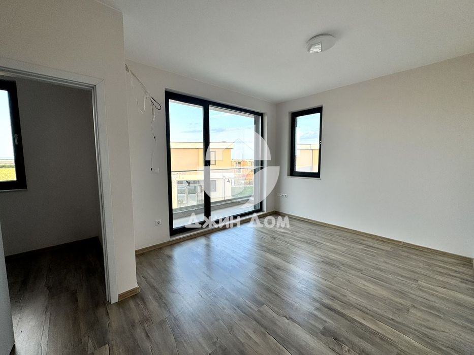 Двуетажна къща в к-с „Виктория Авеню“, гр. Поморие