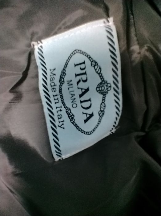 Пуховик серый Prada