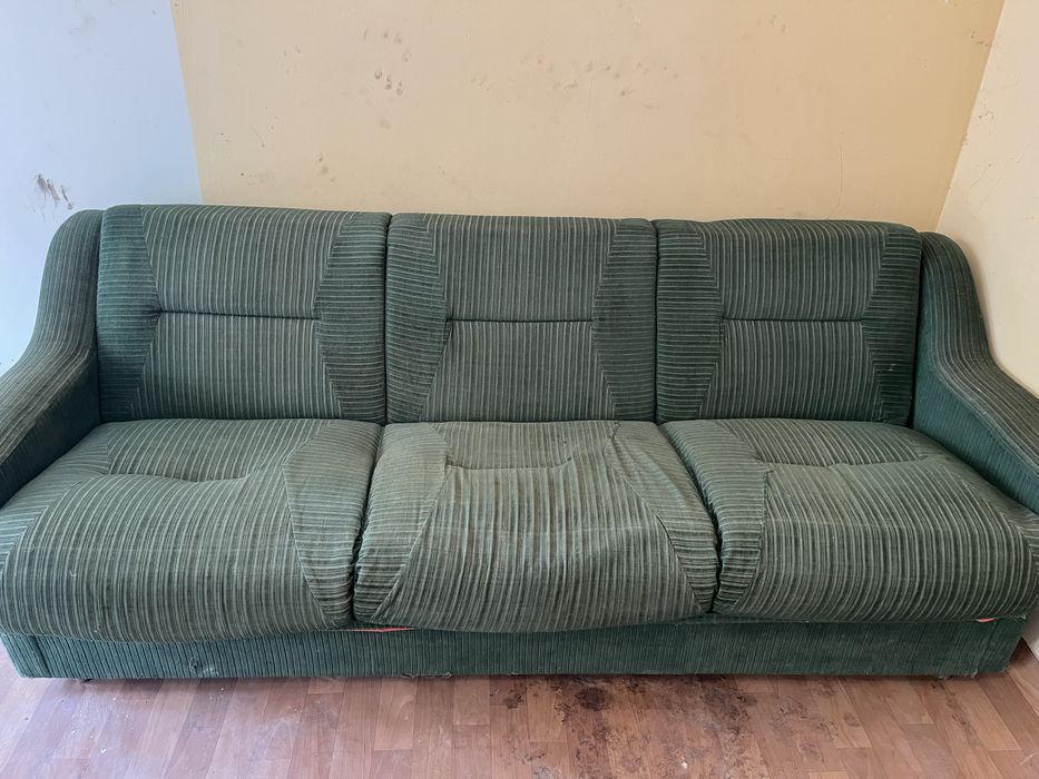 продам б/у диван и 2 кресла