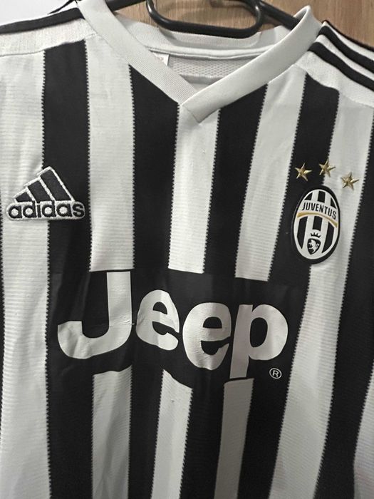 Juventus kit, Екип на Ювентус