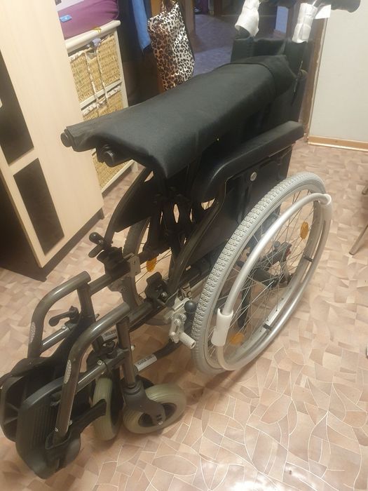 Продам инвалидную коляску новую