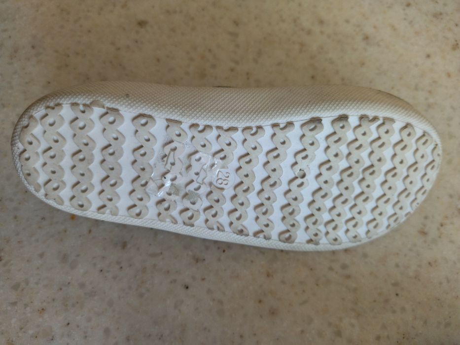 Продаю детскую обувь для девочек 28 размер