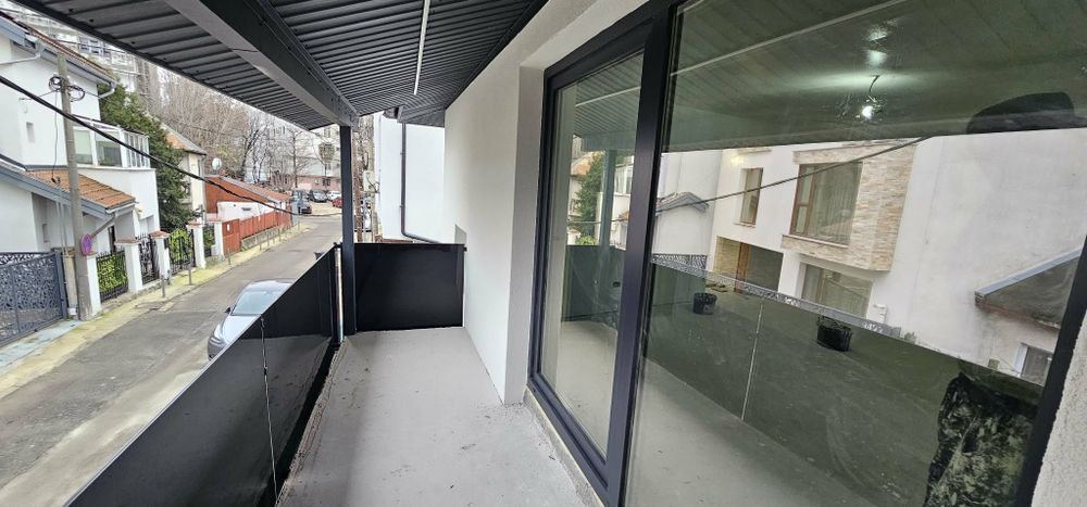 Casã Brâncoveanu lânga parc