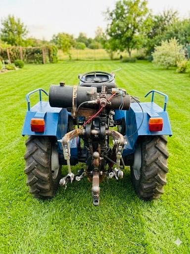 Tractor 4x4 Antonio Carraro + Remorcă basculabilă