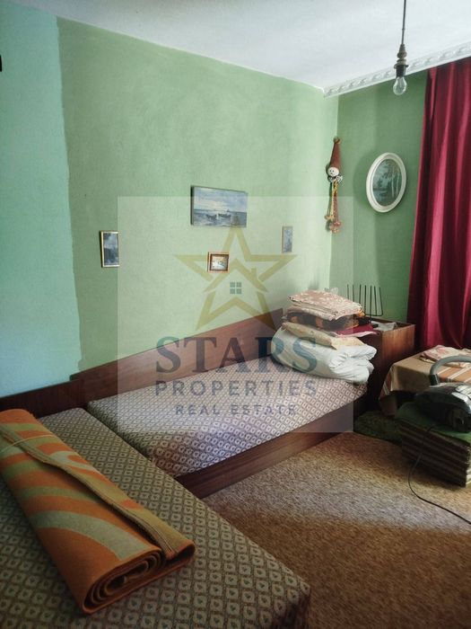 Продажба Къща гр. Ветрино - с. Белоградец 360m² и двор 600m²