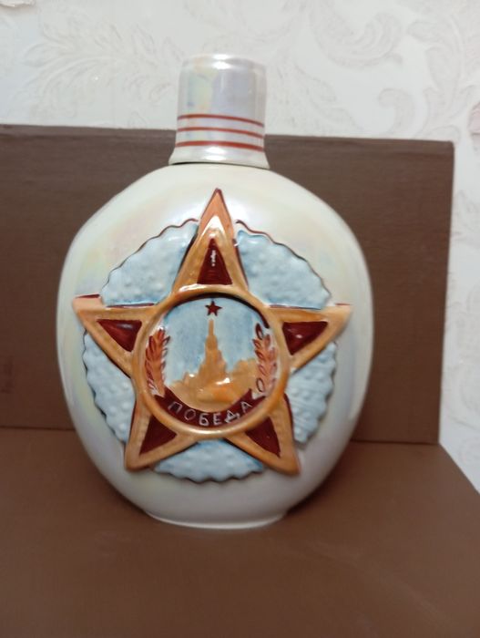 Продам!Фарфоровые фляжки!