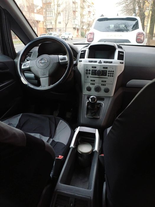 Persoana  fizica  vand Opel Zafira