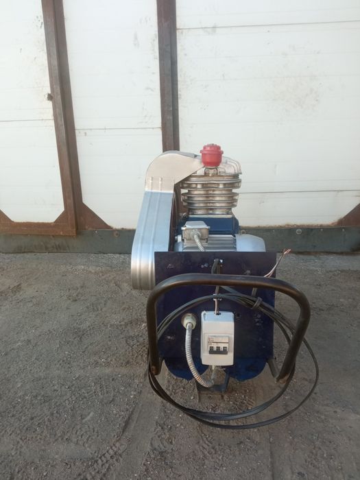 Продам воздушный компрессор СО-7 б!