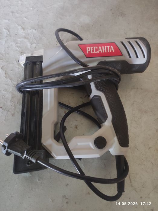 Resanta elektroniy stepler