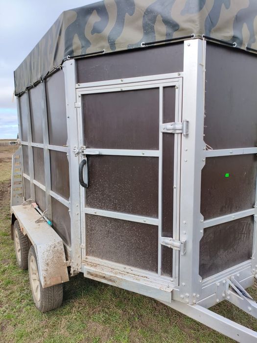 Продам Коневоз 2х местный