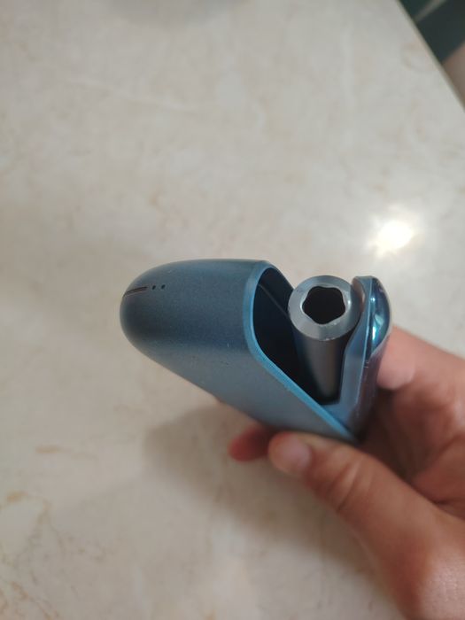 Vând Iqos iluma blue, ofer și incarcator