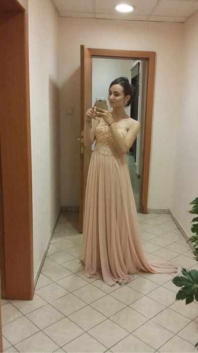 Бална рокля в цвят пудра