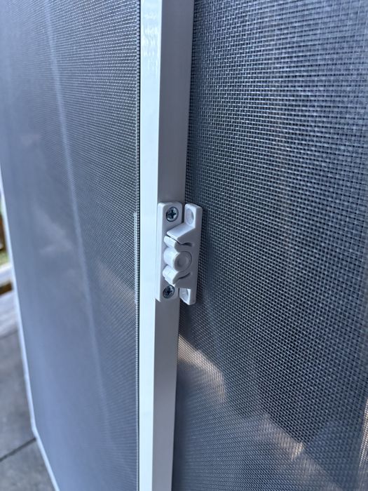 Plase țânțari/insecte pentru uși și ferestre