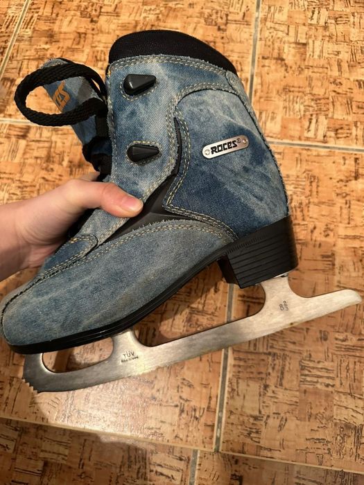 Коньки женские 36 размера.