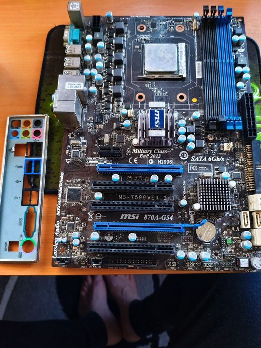 Placa baza + Phenom 1055 T x6