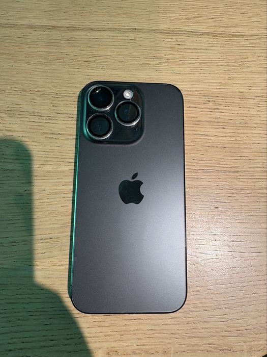 Iphone 15 pro 256 гб черен