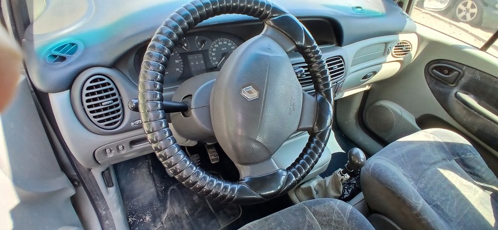 Renault megane scenic 1.9dti 2000г.