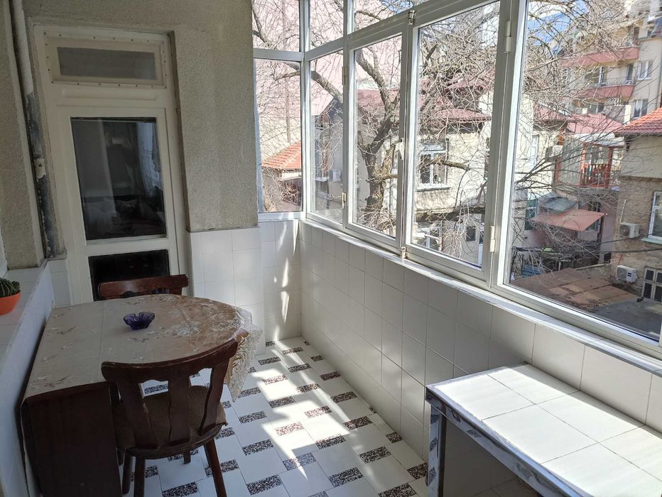 Давам под наем тристаен -център