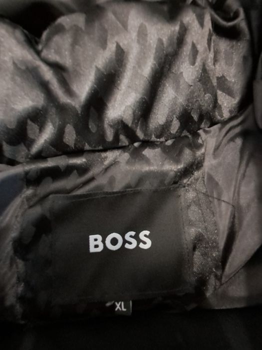 Vand geaca boss noua