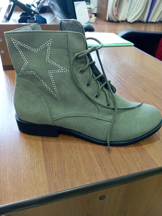 Ботинки               .