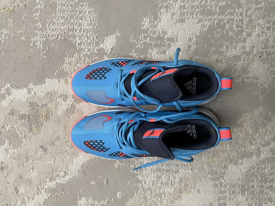 Игровые кроссовки Adidas