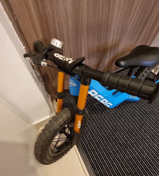 Cea mai rezistenta bicicleta echilibru