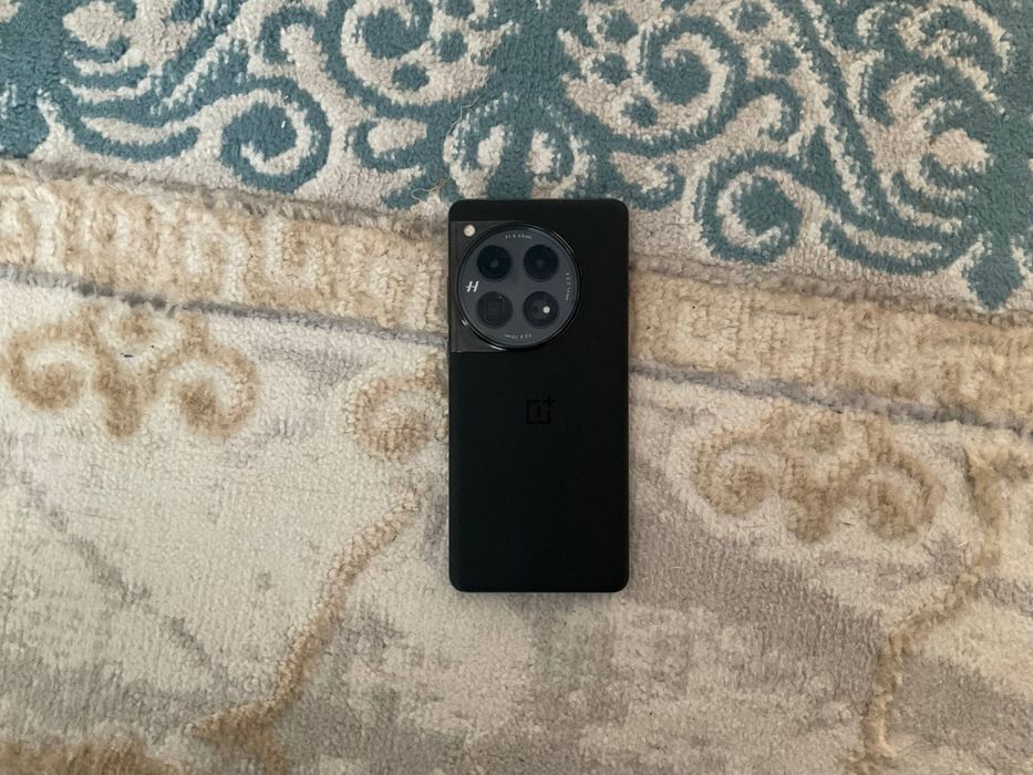 Продам Oneplus 12