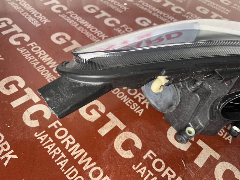 2 броя Фар Ford Fiesta 2020г