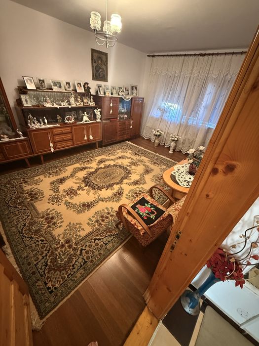 VÂND Apartament 4 Camere Decomandat Bilateral, 82,9 mp, 2 Băi, Et.2/4, Centrală, Boxă - Craiovita Nouă
