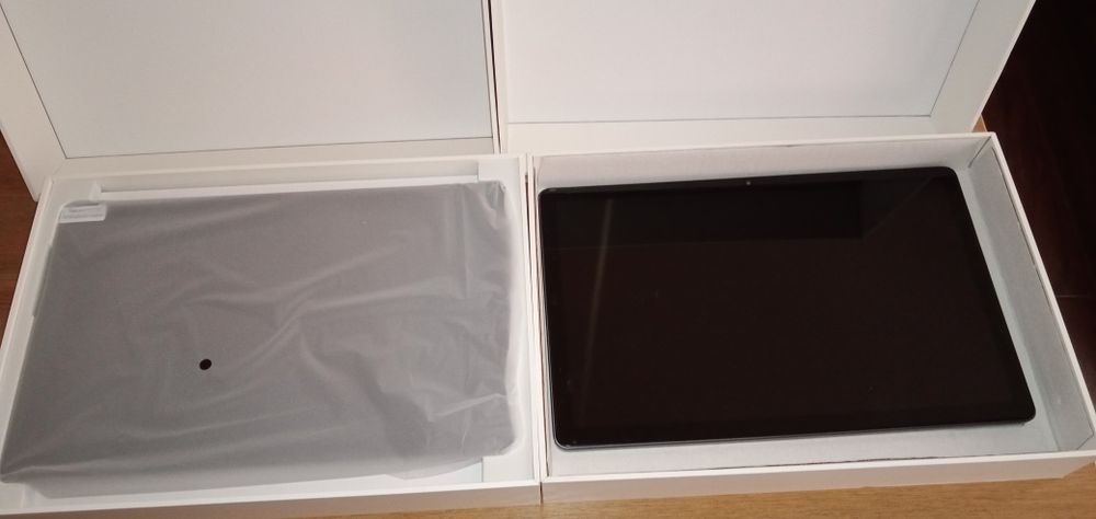 Планшет  очень хорошо работает