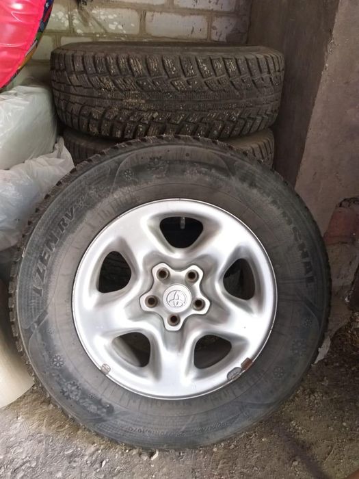 Шины с дисками..