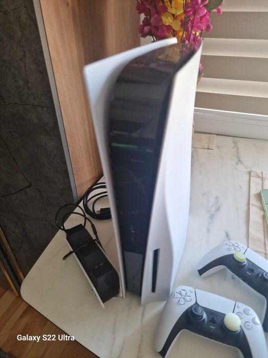 Playstation 5 1Т два джойстика и зарядно
