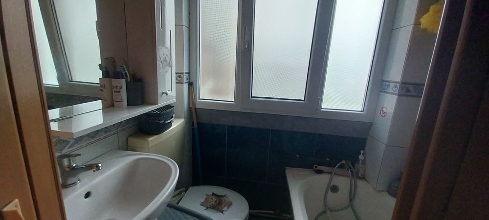 Vand apartament 3 camere