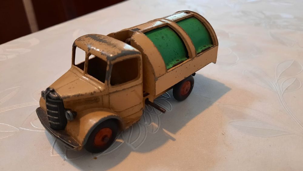 Macheta metalica dinky toys