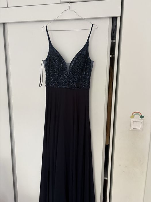 Официална рокля Swing