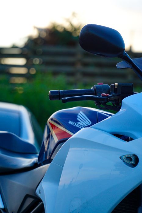 Honda cbr250r din 2012, modelul cu abs