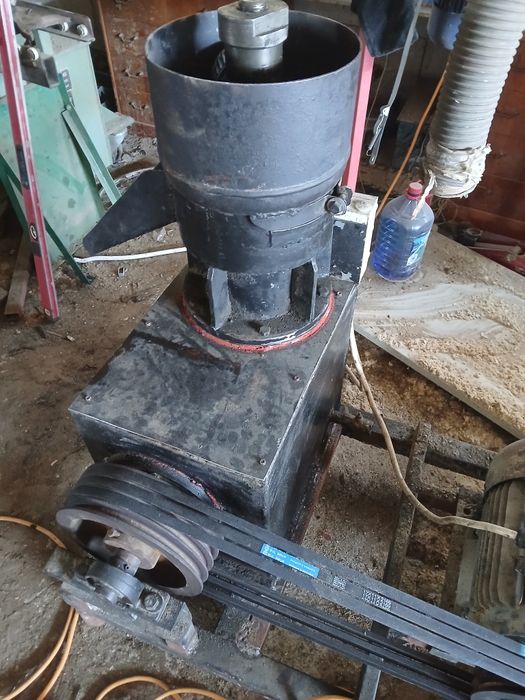Presă pentru granule pui,curcani, rate,cu matrița de 27cm