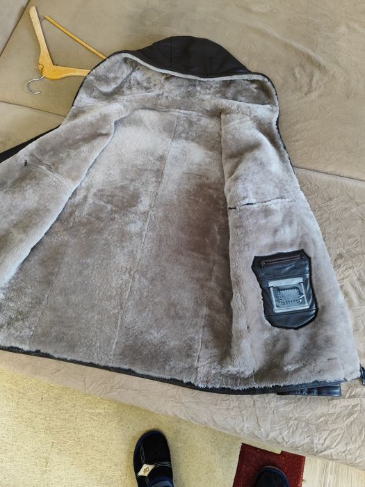 Продам натуральную дублёнку с капюшоном