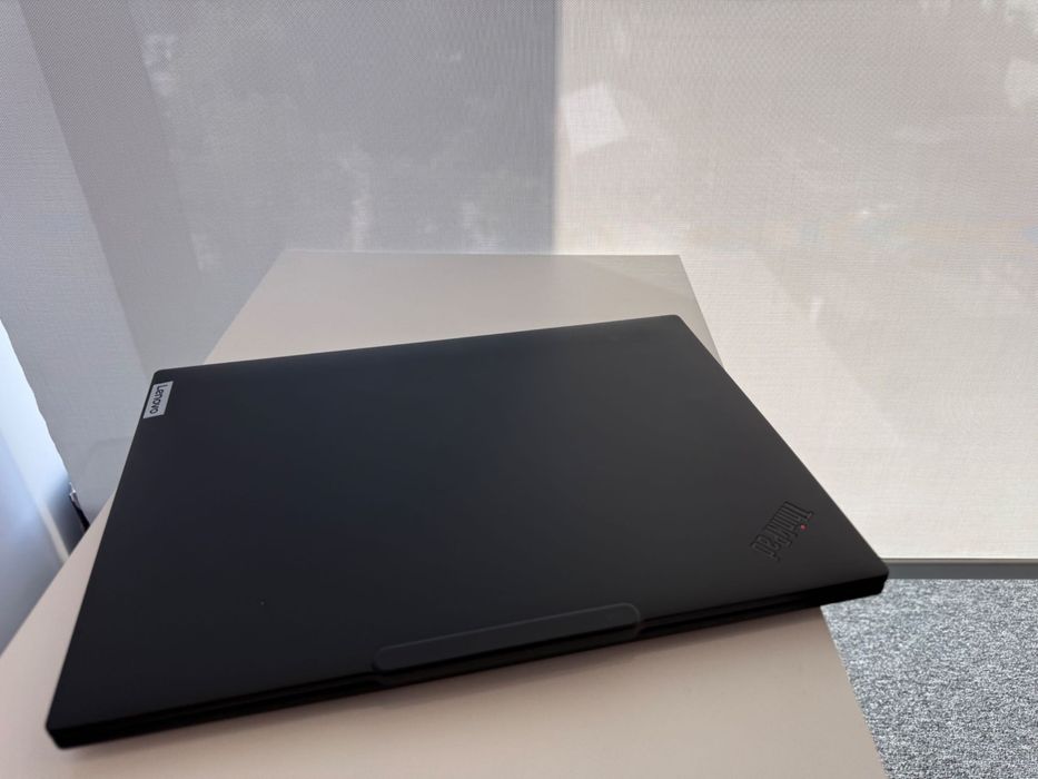 Lenovo T14 Gen 5 - Ultra 5 125 - 32 GB RAM - 512 GB SSD - Qwerty Tastatura Iluminata - Garantie 32 luni