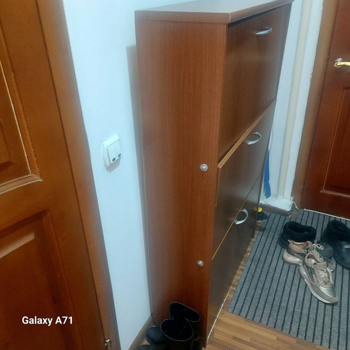 Обувной шкаф коричневый